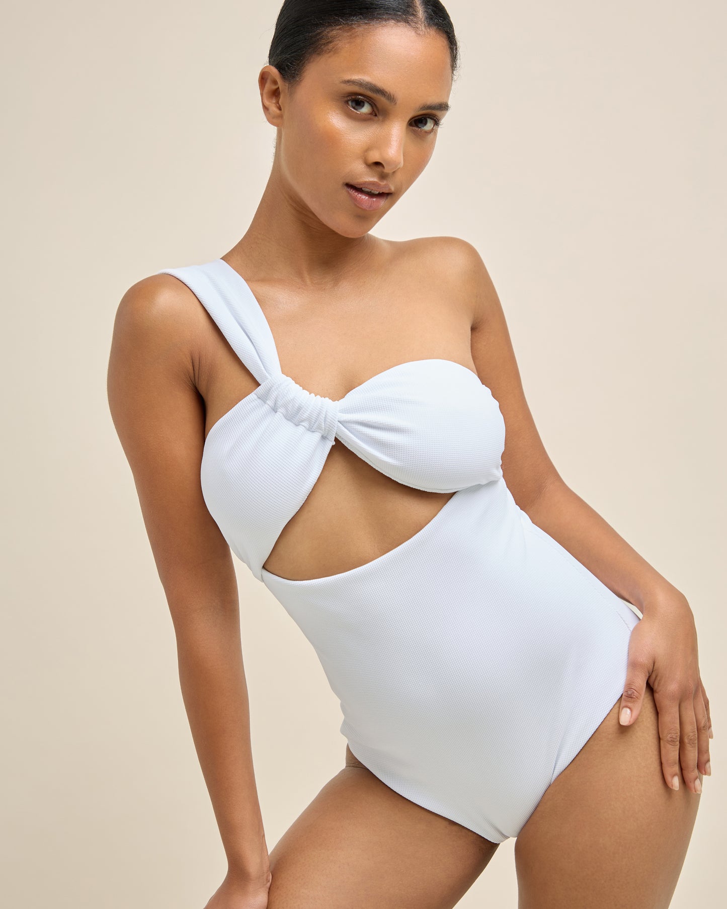 Une Pièce Asymétrique