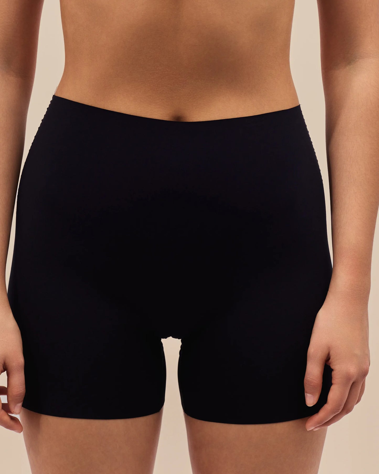 Short Invisible The Lift - Dark